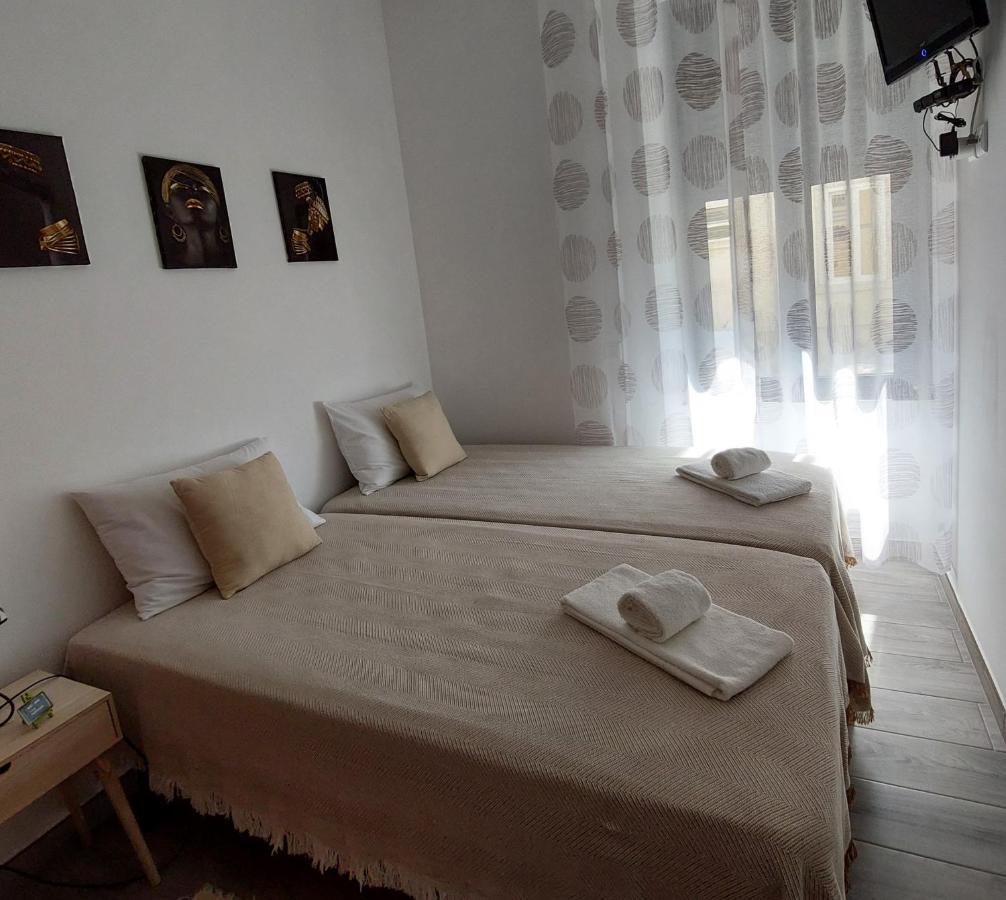 Casa Amarela: Conforto E Localizacao Perfeita! Faro Kültér fotó