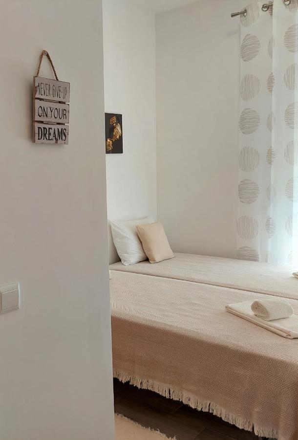 Casa Amarela: Conforto E Localizacao Perfeita! Faro Kültér fotó