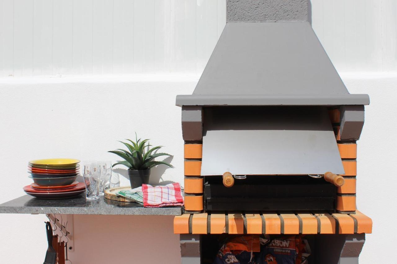 Casa Amarela: Conforto E Localizacao Perfeita! Faro Kültér fotó