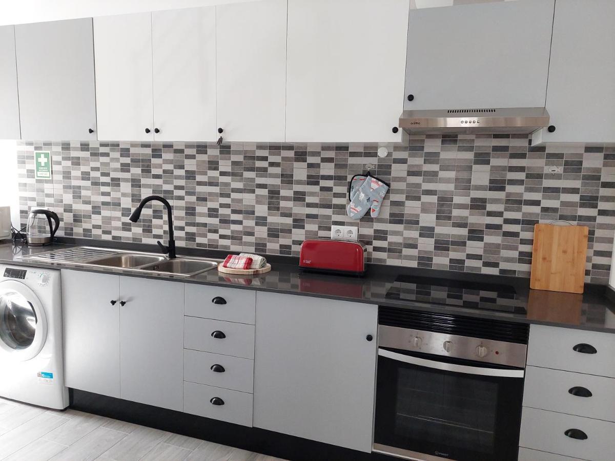 Casa Amarela: Conforto E Localizacao Perfeita! Faro Kültér fotó